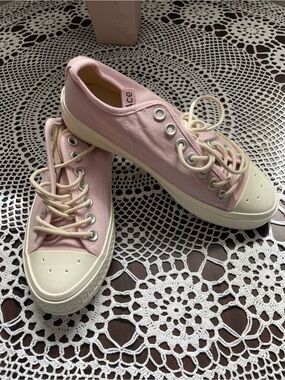 Casual Low-Top Canvas Sneakers - Pink